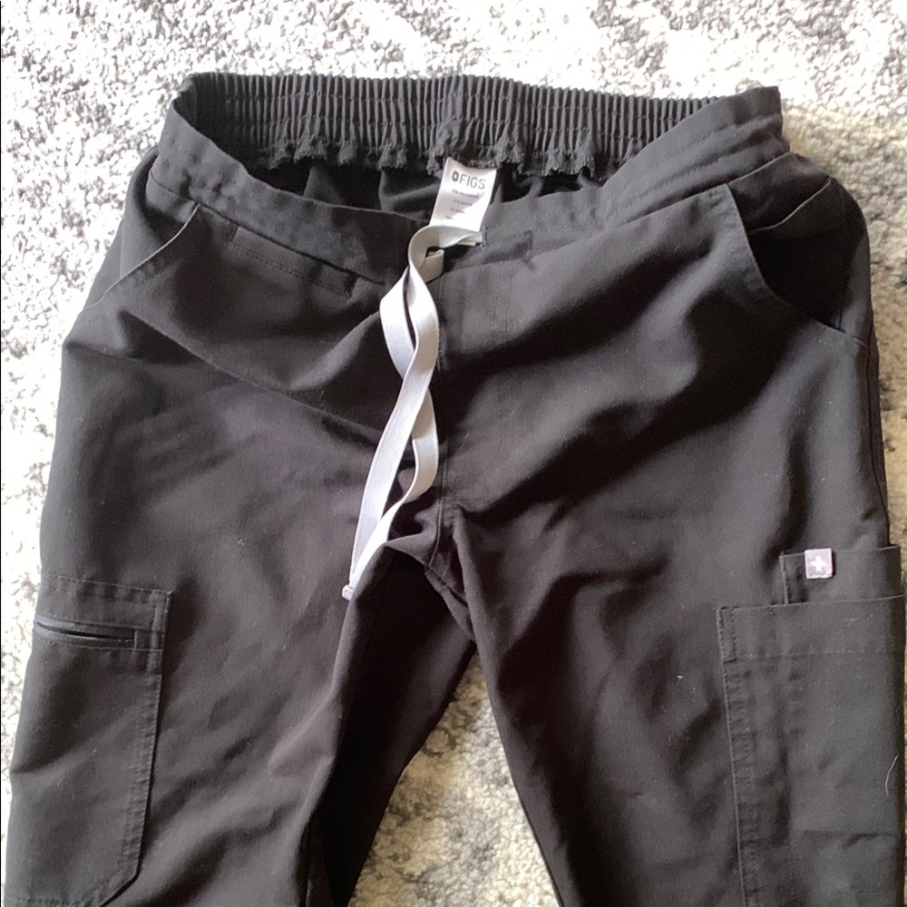 Figs Black Pants with Elastic Waistband and Relaxed Fit